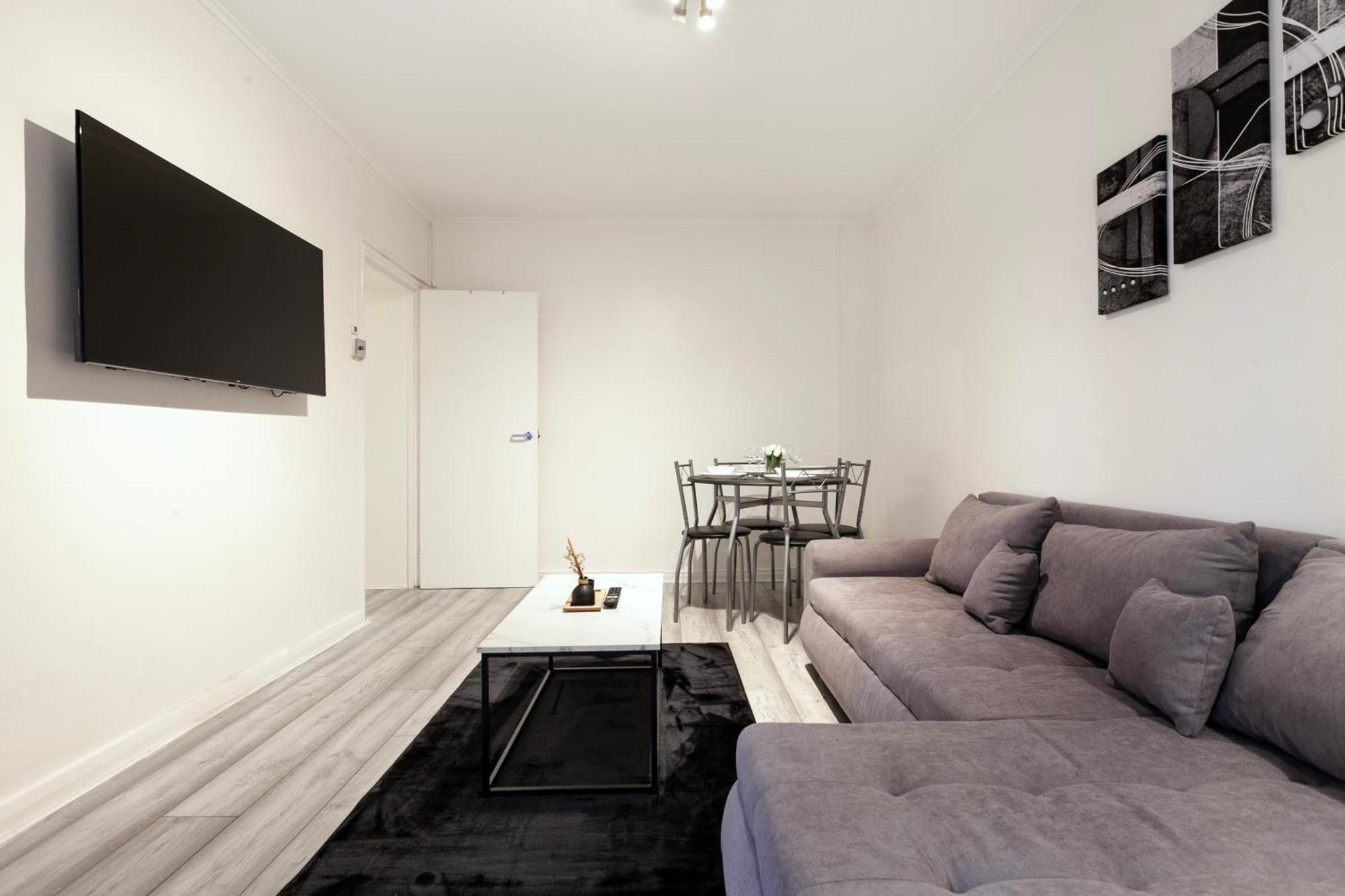 Апартаменты Beautiful One Bedroom Flat In Scott Ellis Gardens