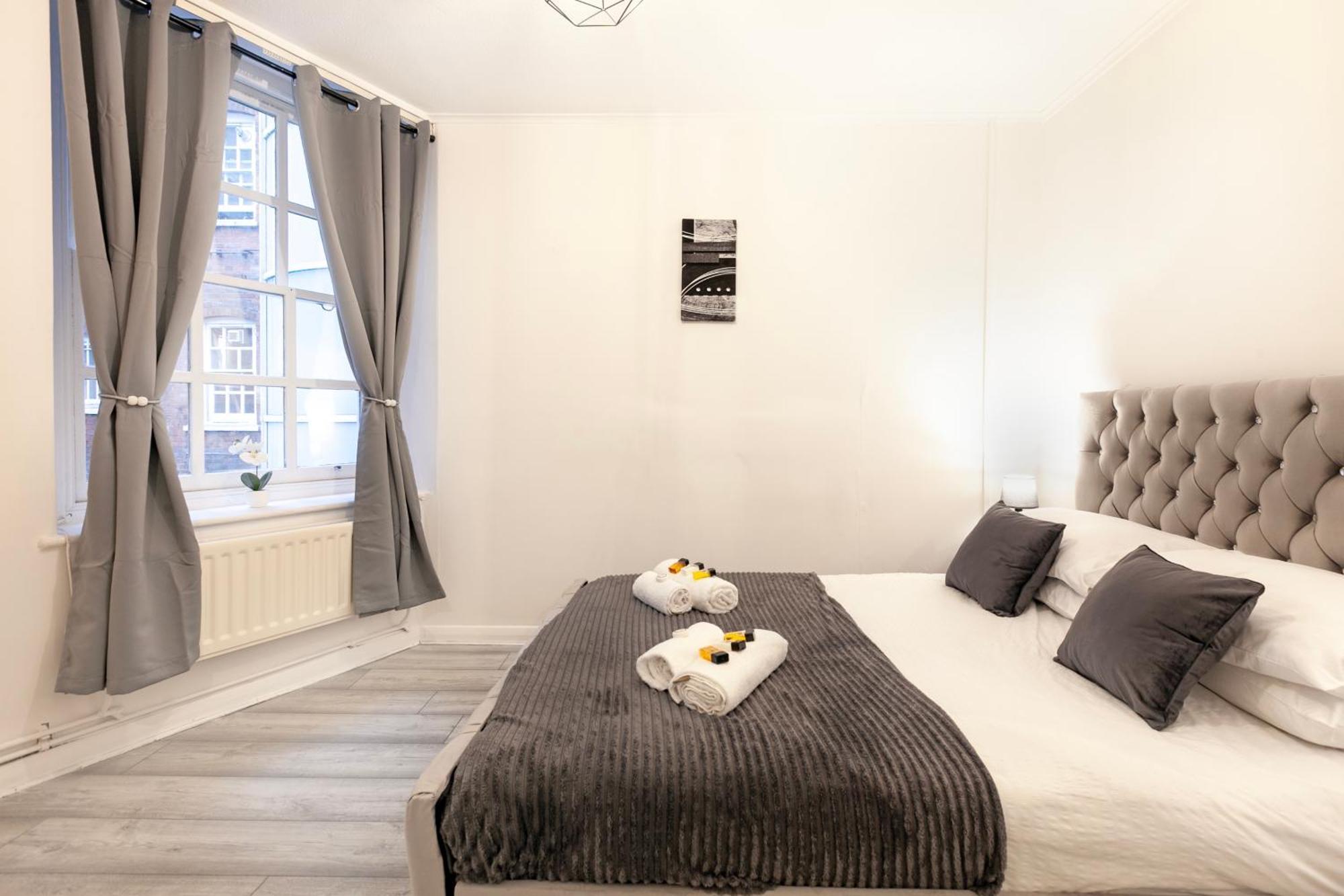 Апартаменты Beautiful One Bedroom Flat In Scott Ellis Gardens *