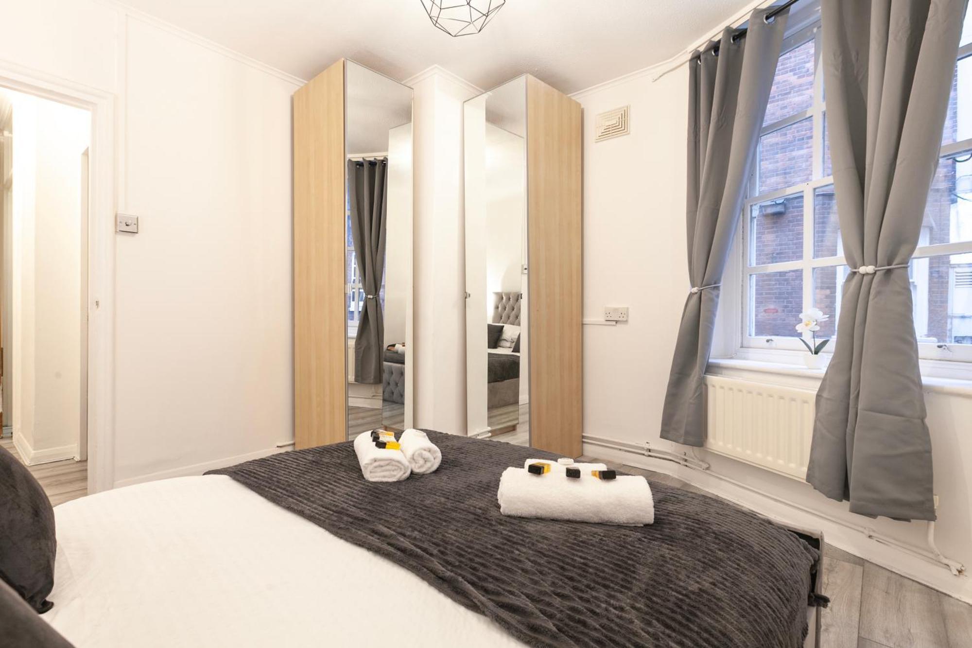 Апартаменты Beautiful One Bedroom Flat In Scott Ellis Gardens