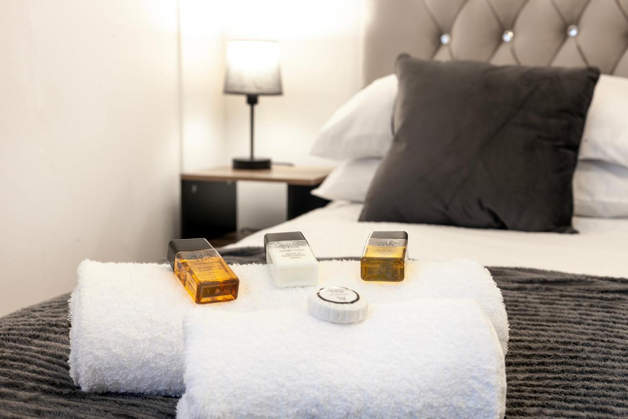 Beautiful One Bedroom Flat In Scott Ellis Gardens Апартаменты *